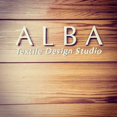 Design studio ALBA

2004年デザインスタジオを始めて以来京都桂を拠点に、様々なアパレルブランドに向けて数多くのテキスタイルデザインを描き起こし高い評価を受けて今に至ります。