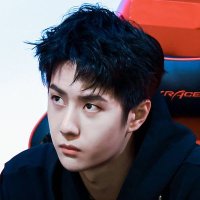 van (@yibotell) 's Twitter Profile