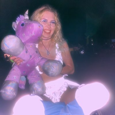 @GravitasMusic ambassador ~26~ virghoe ♍️ ~ flat earther 🌎 ~ insta: liquidwhitney