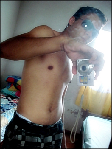 Corinthianooo, ex-gordo ,diabetico,boleiro e postador do Rawr, trabalho como agente secreto, ataco de Dj, roubo salgadinhos e sou dona de casa nas horas vagas.