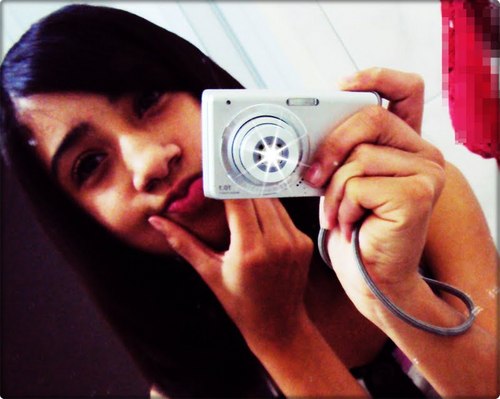 ♥   - éн . .
αquelα meniiniinнaa cresceu '
　　αmαdureceu e αprendeu α ver o mundo com outros olнos*♥*