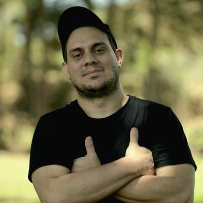 Me chamo Rafael Vanni, Vannito se preferir. Sou flamenguista de coração, pai de pet, entusiasta do audiovisual, publicitário e geek de alma.