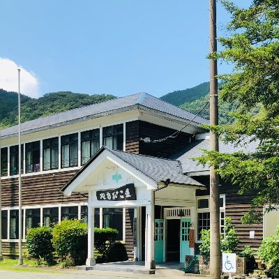 yamabikoyo2412's profile picture. やまびこ荘は
豪華な食事があるわけでも、
贅沢な部屋に泊まるわけでもないけれど、
何か懐かしくて、何故かほっとするんです。

他の宿泊施設では味わえない空気感の中で、
是非、ごゆっくり御寛ぎください。