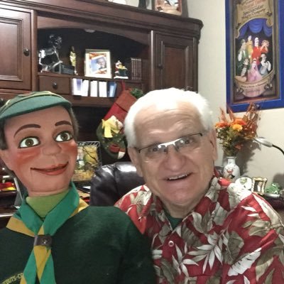 A retired teacher, magician, ventriloquist And author of books on magic , and ventriloquism. IBM ring 235 , past president and https://t.co/aMgI4P5sey I’m a collector .