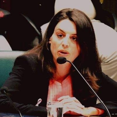 Blanca como hueso de bagual, fernandina, abogada, edil (s) del @PartidoNacional por Maldonado