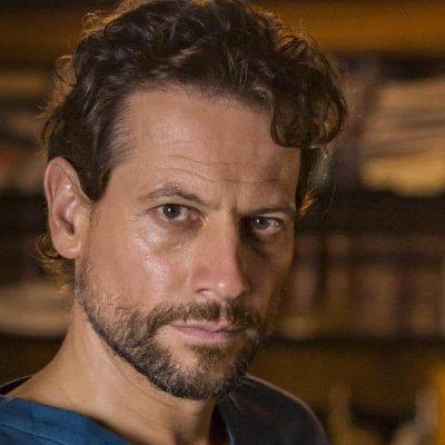 #Foreverists fans of @ForeverABC w/@IoanGruffudd