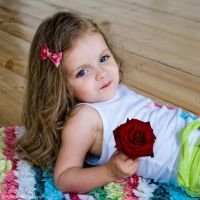 VBaqRfSwvbTYqqE's profile picture. 小春感觉到小夏的生疏和眼光中夹杂的恨，他非常不明白为什么小夏一直以来明明知道他们，却不肯跟他们相认。