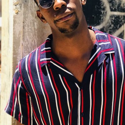 Law Student🎓 Saxophonist🎷 Songwriter 🎼 Voice Over Artist 🎤 Film scorer🎬🎶 Info bookings : email - lehlohonolontsoko@gmail.com