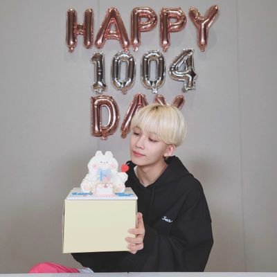 Cakes17wouldeat's profile picture. 💙 4 idols' bday cakes, Key feat. his alien babes & for S.Coups' pout specifically 💗
sadly not actually an idols + cakes account sryy
96, white, 🌈