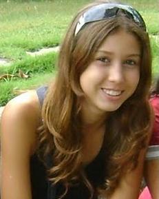 Apague a tristeza que lhe invade a alma, assim não dará os que te odeiam a alegria de te ver chorando, mas dará aos que te amam a alegria de te ver sorrindo (: