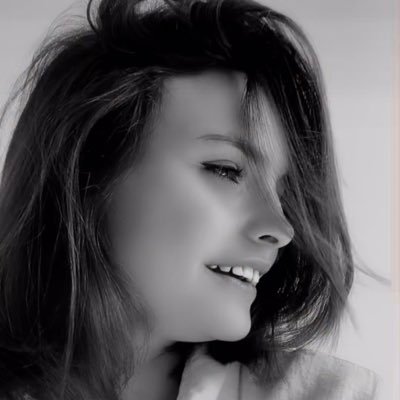 MarieDlch's profile picture. 24 ans | Flight Attendant | ✈️