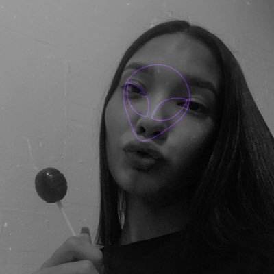 16 años Estudiante   ig: @emperatriz_perales