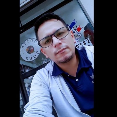 Soy un artista tatuador siempre en busca de mejorar