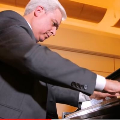 Pianist, conductor and music educator. Always learning more about everything.