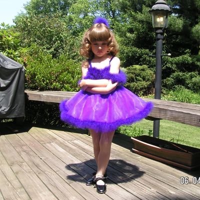 the_kayles's profile picture. walking disaster era 
she/her