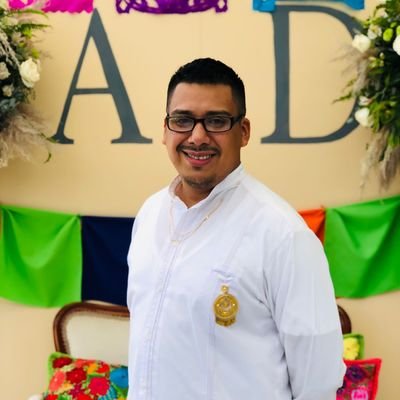 Lic. en Derecho por la Universidad del Pacifico de Chiapas.
Activista y promotor cultural del istmo.
Orgullosamente de la capital del mango: Chahuites, Oaxaca.