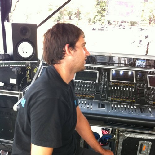 JuzzyArth's profile picture. 