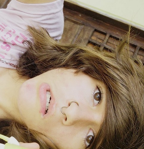 Desde 16 de Julho de 2011 *-* Meu antigo twitter com 17mil seguidores foi hackeado ¬¬, mandei o ticked pro TT e em breve o recuperarei, obg a todos *-*