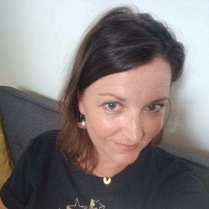 Férue de chanson(s) toujours. Féministe encore. On ne marche plus, on avance. #compublique #cominstit #strategie #influence