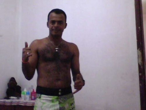 sou romantico carinhoso e super alegre