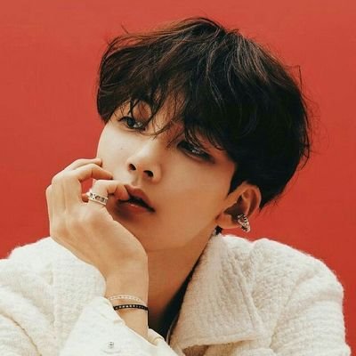 cosmicdanii's profile picture. sinong loyal sa bias???? di ako