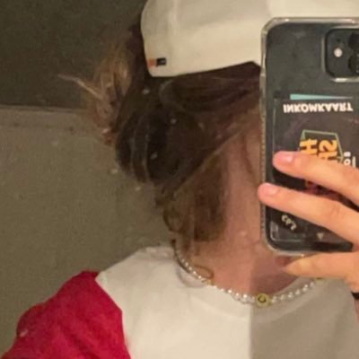 lolvibessss's profile picture. 