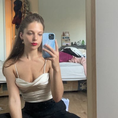 emelineond's profile picture. 🥼 in the making