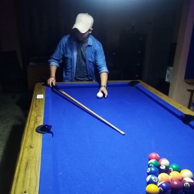 Y vendrán tiempos mejores , es la ley de lo natural .
Tengo una perra chow chow.
Jugador de pool🎱.
Vendo malos consejos.