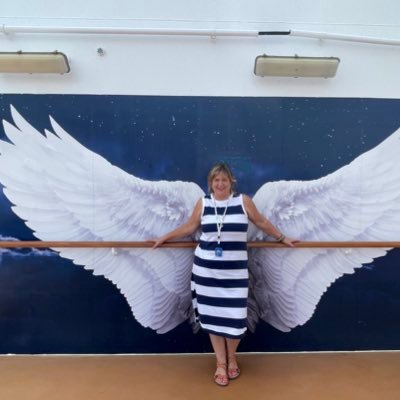 Momma bear to 3 humans and 4 fur babies, mentor to travel experts, entrepreneur, traveller, community minded, travel host, golfer, fitness. ⚓️🛳🍷🙏✈️🚢🐱🐶😻