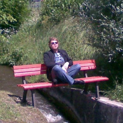 MartinDemharter's profile picture. Nerd and politics. Linux and games. Follow != approval.