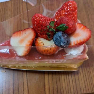 初めまして、裕美(ひろみ)っていいます(*^^*)鍵をつけてまして、弱音とか愚痴も吐いたりします。普段は主婦してます🐤保育士の資格取得に向けて、勉強中！気軽にフォローして下さい♪宜しくお願いします❤カフェオレ、大好きっ(←ここ重要)