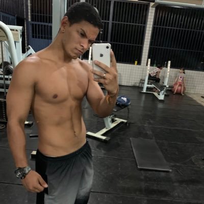 vctr_gomes's profile picture. 22/RJ/ 25.08.17 ❤️