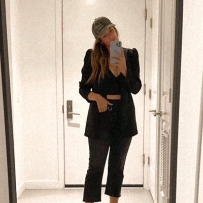 pinkside3's profile picture. 👩‍💻