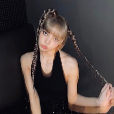 • say lalisa love me lalisa love me •