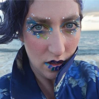 theTeiFiverse's profile picture. Glaw + Shoda 
senglau allan nawr - singles out now
https://t.co/ZjWzbTBnI0
 🎶🌸💚🌸