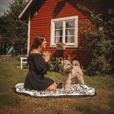 marketing specialist @MeiliRobots • lifelong student of ayurveda and ceremonial cacao 🌻 lover of books, dogs, and nature 🌿 • say hi: michelle@meilirobots.com
