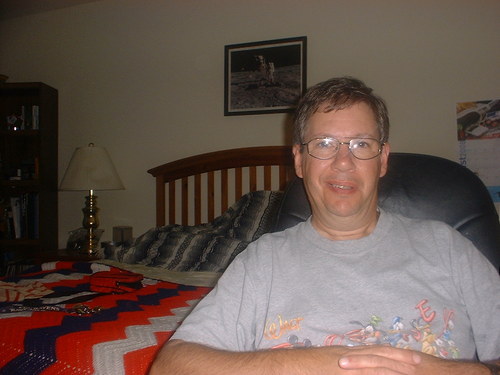 I am a nice person love to twitter and chat