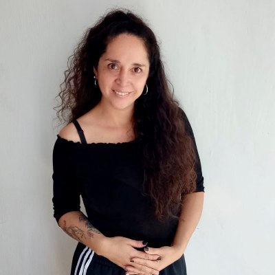 Actriz. Dramaturga. Directora de teatro. Salsera. Ex periodista. Biciclista. Lanza internacional de encendedores ✌ NO + SENAME