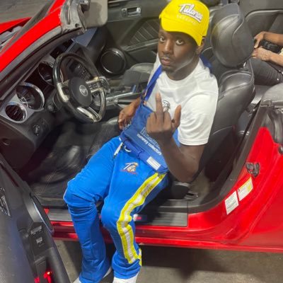 a m b i t i o u $ 🚶🏾‍♂️