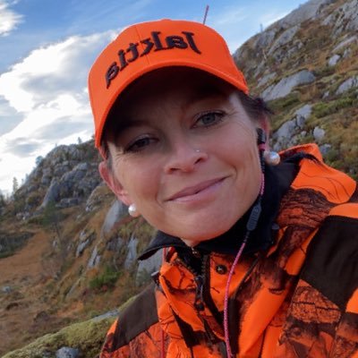 SivBendiksen's profile picture. Digitial pedagog ved Sørenget skole og freelancer for #Kreasjon.Digger Helgeland❤️3 barn, elgjeger,sosial, engasjert og tror selv jeg har humoristisk sans😄APLs