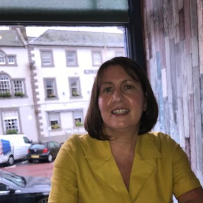 lesleyross1's profile picture. 