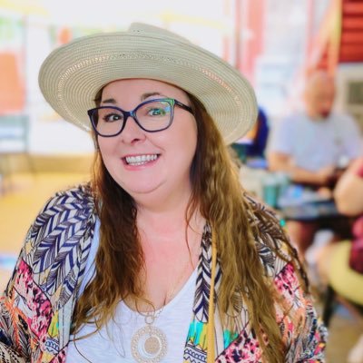 I I help local businesses connect with the community via social media, reels, and blogs. Realtor, portrait & brand photographer. 🏡📸 #FairOaks #CommunityFirst