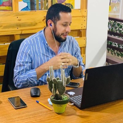 👨🏻💼 Administrador Público / 👨🏻💻 SNGR / 🏛 Gobierno Abierto / 🇩🇪 Barcelona S.C 💛 / 50% Lojano 50% Manaba
