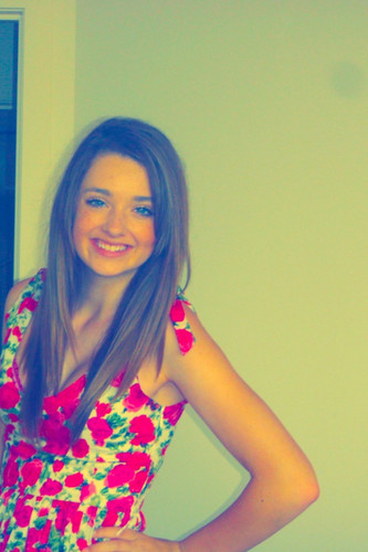 I give my smile to everyone, but I give my heart to only one . ( I LOVE Tweeting ) also Karate Kid :) MET @official_kate @mileycyrus @justinbieber 05/11/11 ♥