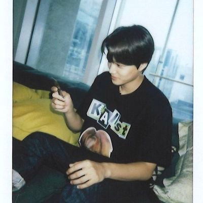 @weareoneEXO • quite shy, just say hi • she/her • writing acc: @seijiwrites