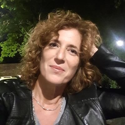 Curiosa sempre, appassionata spesso. Mi occupo di cultura digitale e formazione per lavoro. Intorno c'è tanto altro che non dimentico.