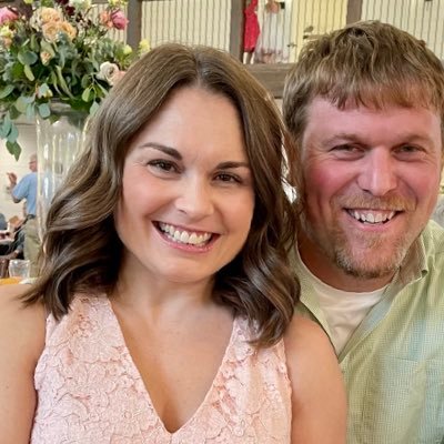Director of Marketing for @CFSBank. Mother to a crazy boy and a sassy little princess. Wife to a great man. Follower of Jesus. #communitybanking
