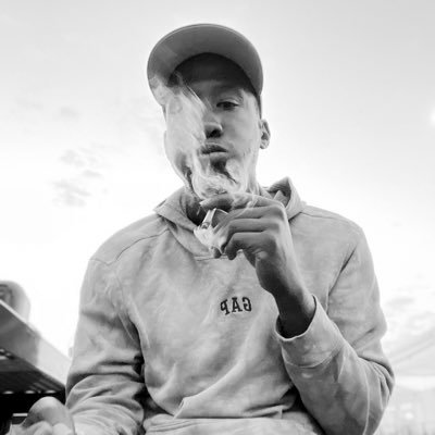 PeezyDaWizaRD's profile picture. ♊️ I Turned my problems To a Passion🖤💰🏃🏿‍♂️11