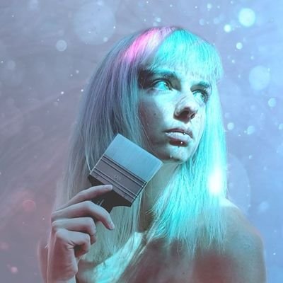 LunaCharlotte8's profile picture. 🌊 A R T I S T 🌊