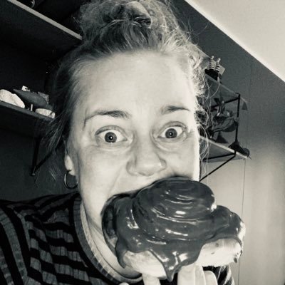 starfskona á velferðasviði, uppeldis og menntunarfræði, rauðhærð, varanlega vandræðaleg,kettir, feminismi og wannabe kraftlyftingakona 👩🦰🐈🏋️